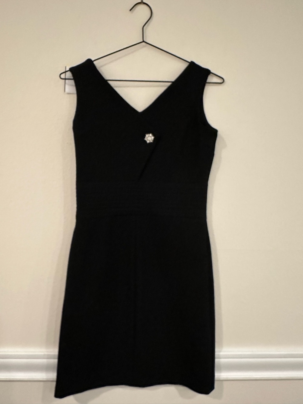 Maje Rhea Crepe Sleeveless Dress Jewel Accent V-Neck Cocktail Wedding Guest - Picture 8 of 16